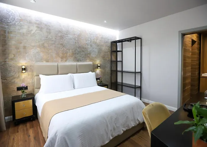 ホテル Imperator ティラナ