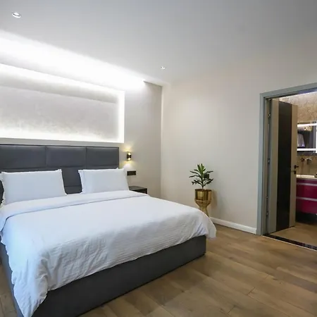 Imperator 4* تيرانا