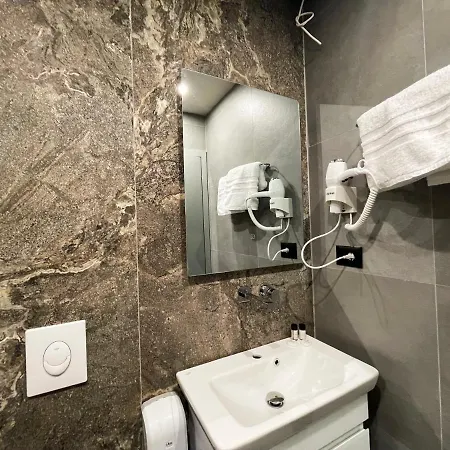 Imperator فندق تيرانا